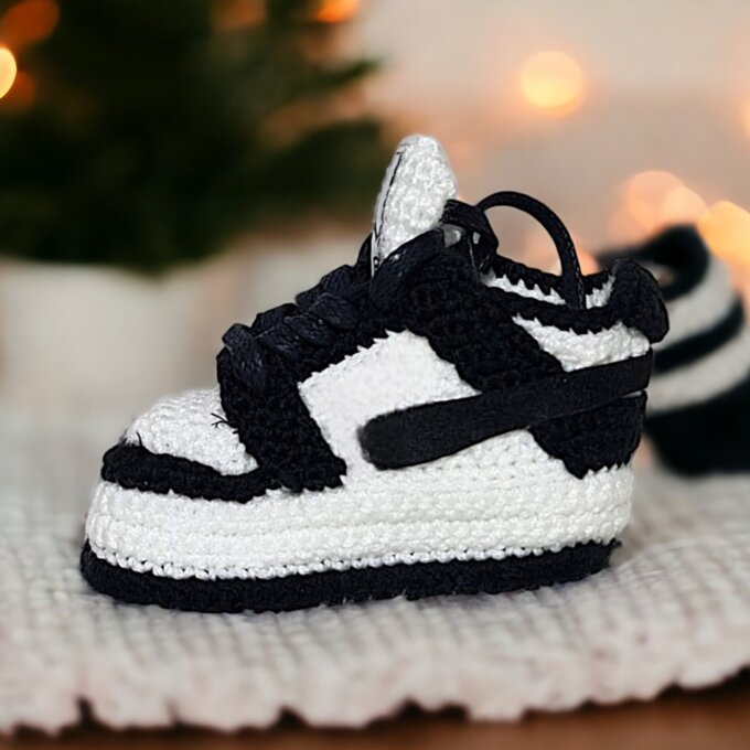 Baby Jordan-style Panda Dunk Shoes