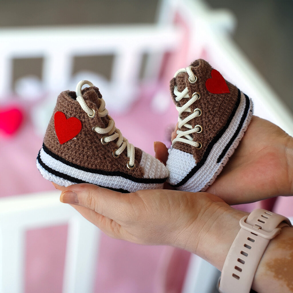 Crochet Baby Sneakers Booties - view 3