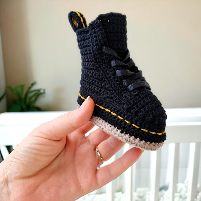 Crochet Classic British Boot Style Baby Booties Crochet Classic British Boot Style Baby Booties