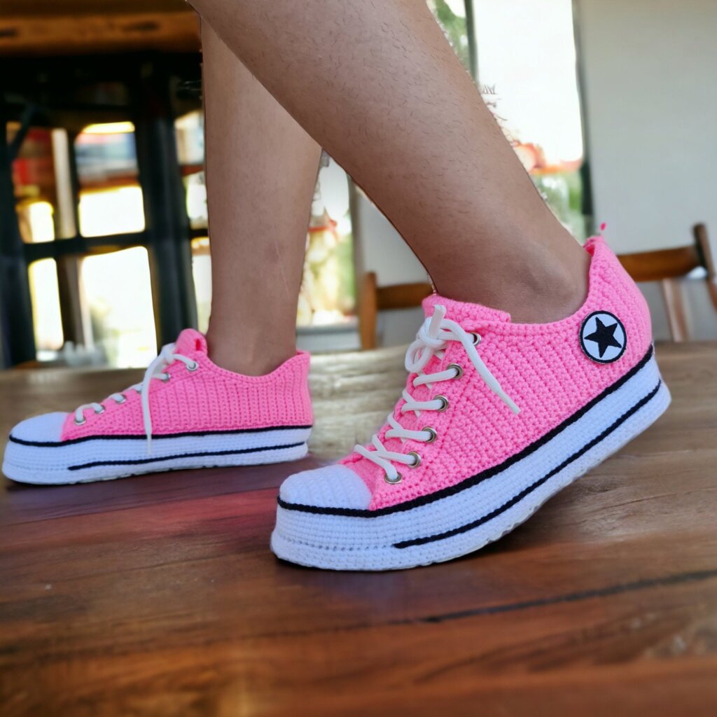 Stylish Pink Crochet Shoes - view 4