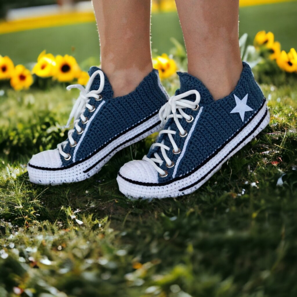 Navy Blue Low Top Sneakers Slippers - view 4