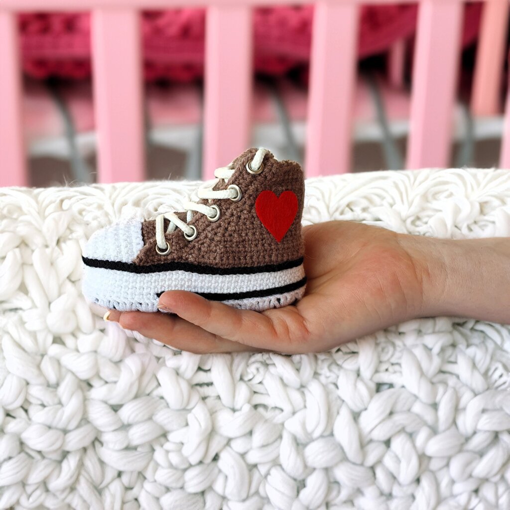 Crochet Baby Sneakers Booties - view 2