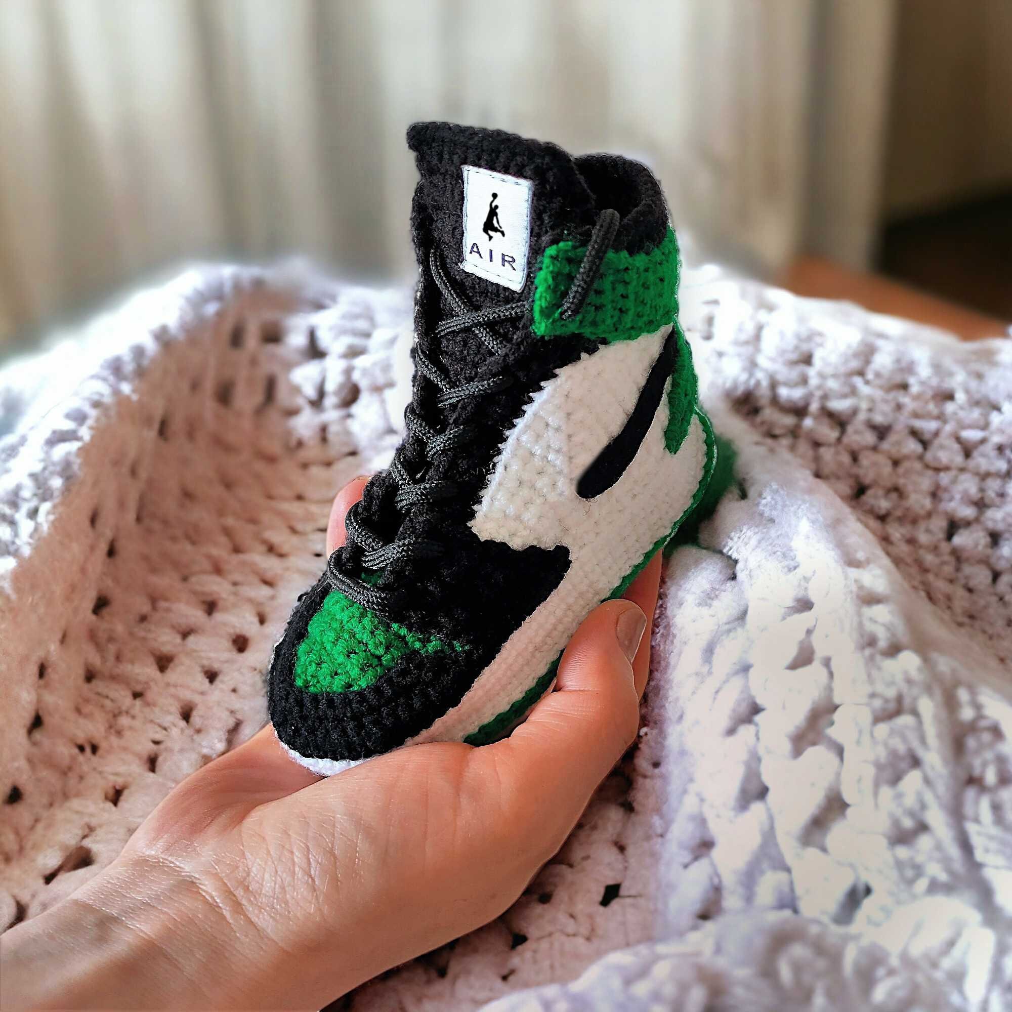 Cozy Crochet Baby Sneakers Soft Yarn Baby Booties Stylish Newborn Shoes Comfortable Kids Sneaker Custom Retro Toddler Chic Kicks