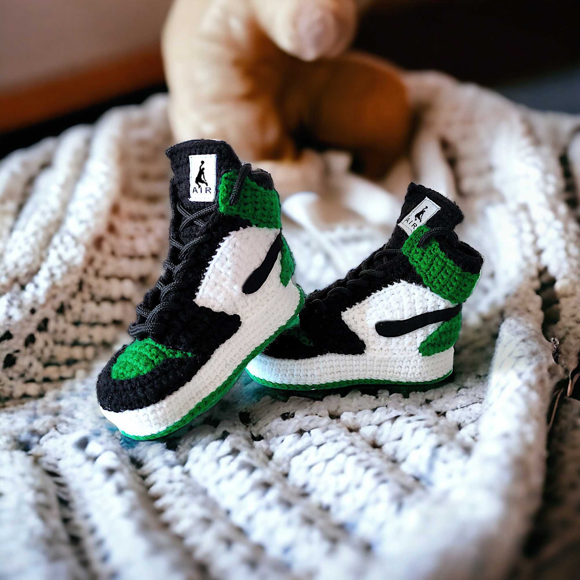 Cozy Crochet Baby Sneakers Soft Yarn Baby Booties Stylish Newborn Shoes Comfortable Kids Sneaker Custom Retro Toddler Chic Kicks