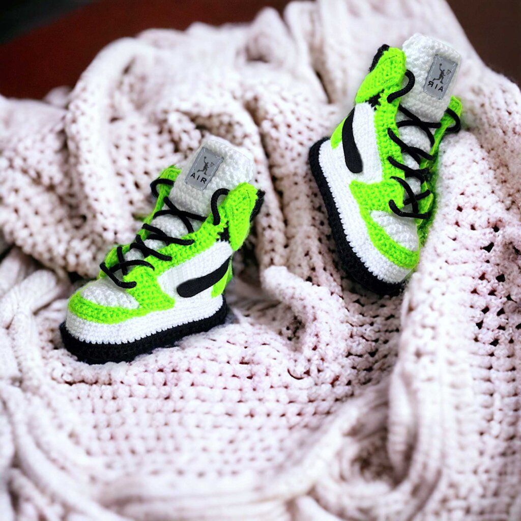 Crochet Sneaker Booties for Babies - view 4