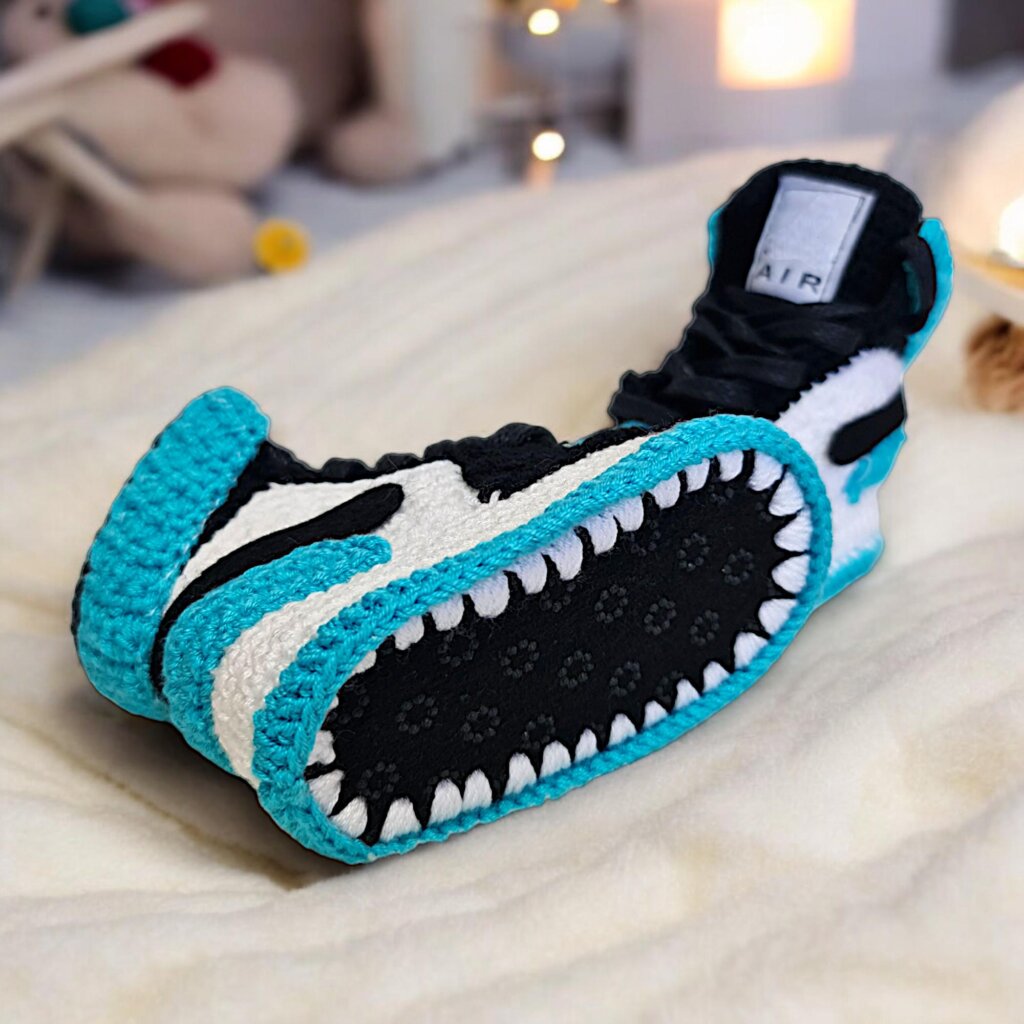 Crochet Jordan-Style Baby Booties - view 4