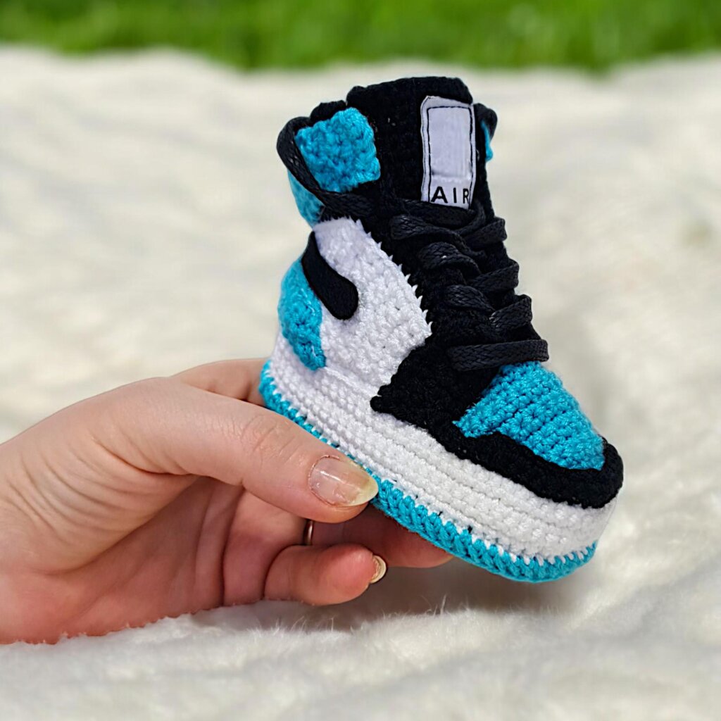 Crochet Jordan-Style Baby Booties - view 5