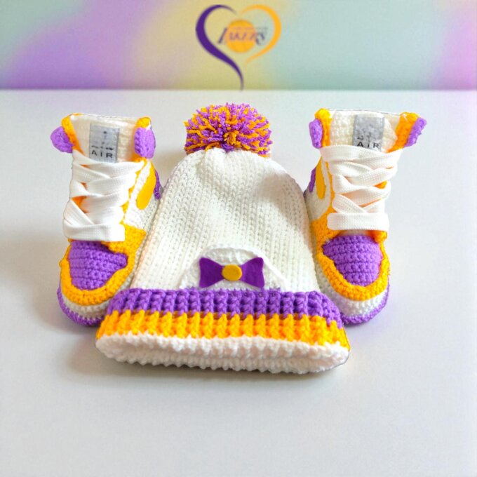 LA Basketball Baby Gift, Crochet Baby Sneakers & Hat Set, Newborn Jordan Outfit, Organic Baby Shower Gift, Custom Boy Girl Booties Beanie