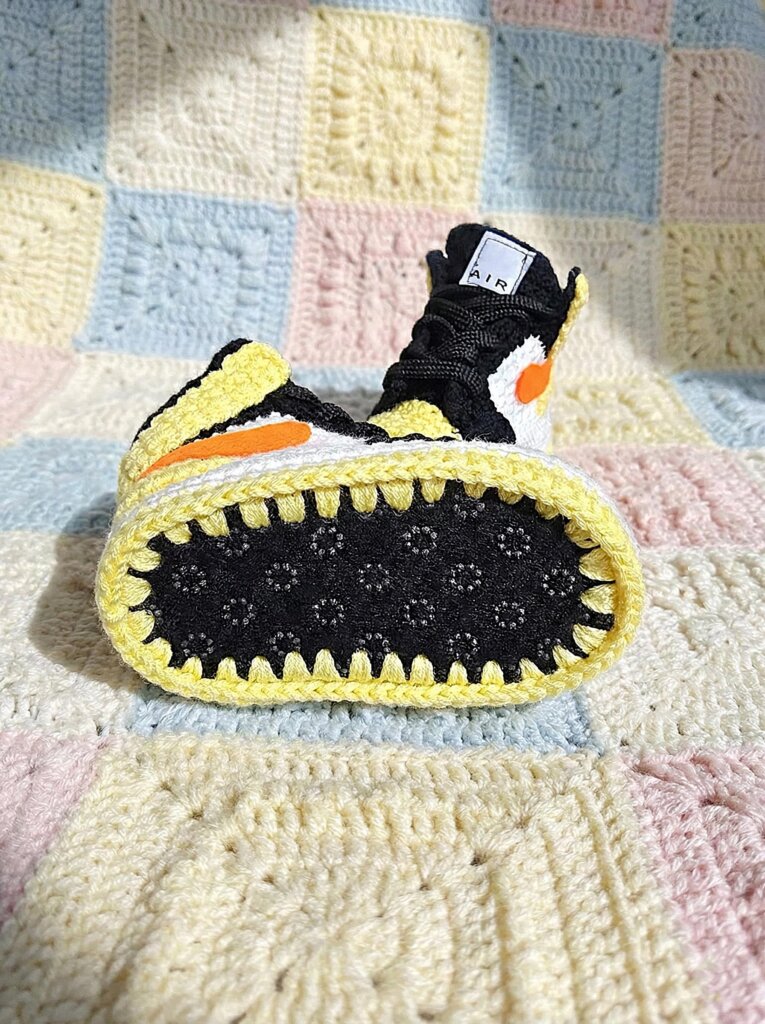 Crochet Baby Booties Jordan - view 4