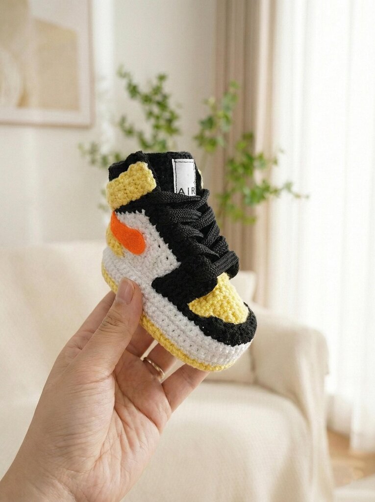 Crochet Baby Booties Jordan - view 2