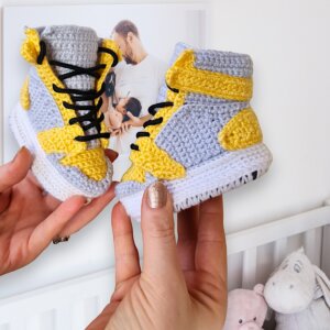 Crochet Baby Jordan-Style Booties Sneakers, Soft Wool Newborn Shoes, Newborns Retro Outfit, Baby Shower & Gender Reveal Gift, Basketball Fan