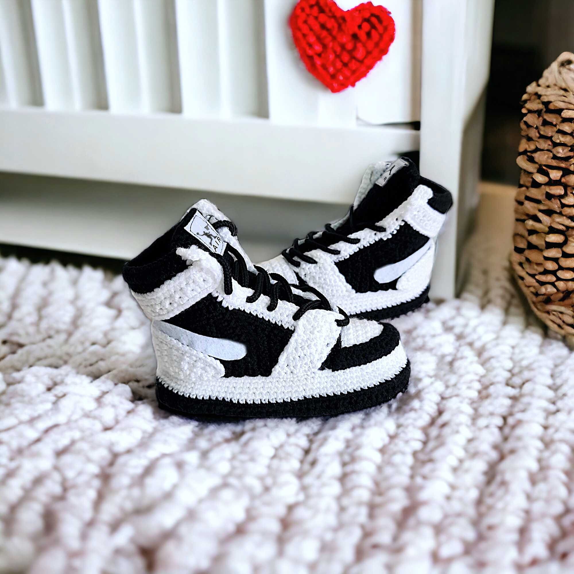 Crochet Baby Sneaker Booties - Personalized Newborn Crib Shoes - Baby Shower Gift - Gender Neutral Newborn Sneakers - Custom New Mom Present